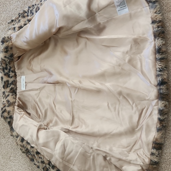 David Jones Girls Leopard Faux Fur Coat Size 3 - Picture 4 of 4